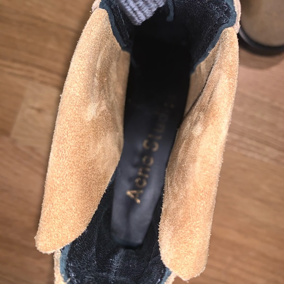 ACNE STUDIOS - Sand Beige Suede Ankle Boots - Picture 6 of 16